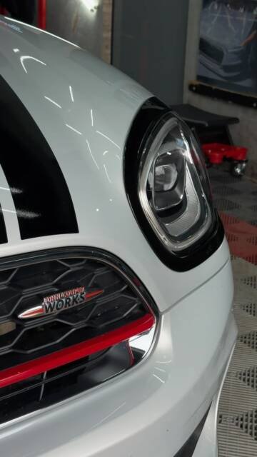 Mini John Cooper Works, fizemos o Crome Delet da moldura do farol e aplicamos também o PPF nas lentes dos faróis para garantir proteção contra pedras, amarelamento e riscos 🛡️
.
Tem interesse em películas térmicas ou PPF (película de proteção de pintura) entre em contato e faça seu orçamento 
📲 14 99698-1777
.
.
.
.
.
#aplicadorautorizado3m #3m #paintprotectionfilm